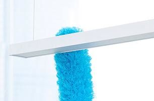 全屋干清潔 —— 清除浮塵，避免濕擦成泥